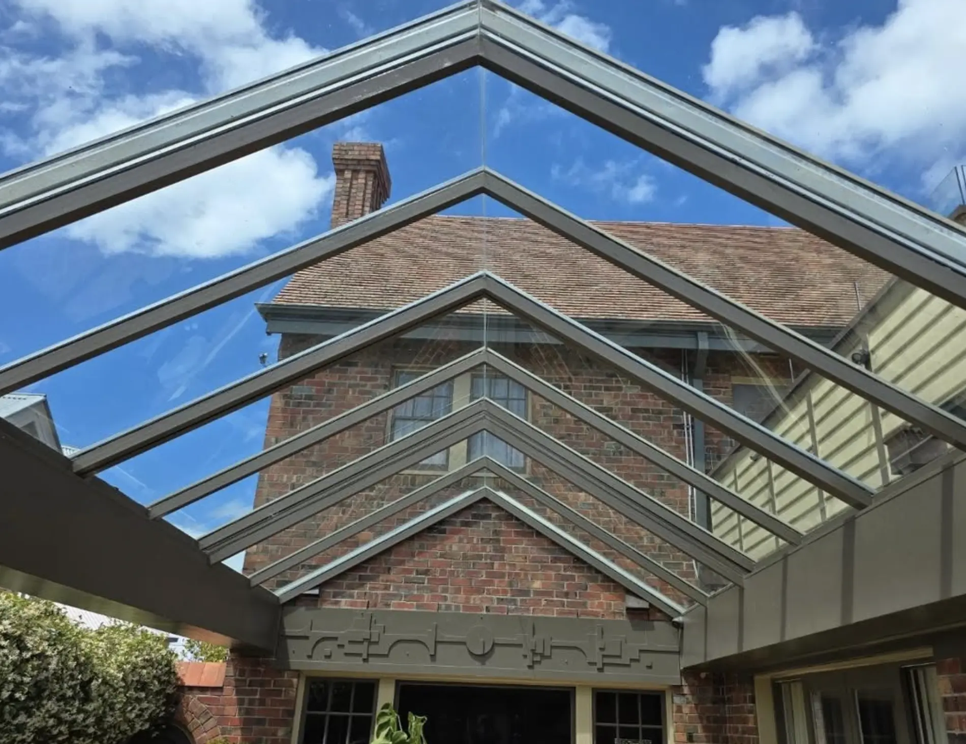 Salon Chloe | Is cleaning skyscraper windows safe? Commercial Window Cleaning