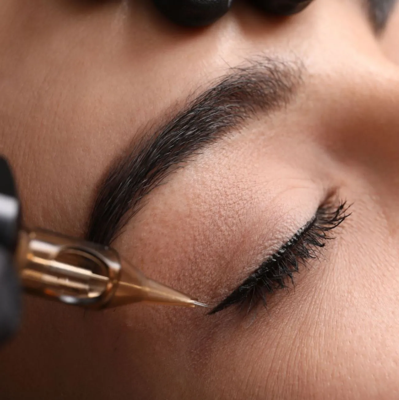 Salon Chloe | How Long Do Eyes Stay Swollen After Permanent Eyeliner? What Swelling Looks Like Each Day